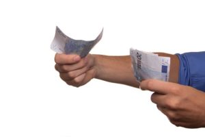 hands with money 